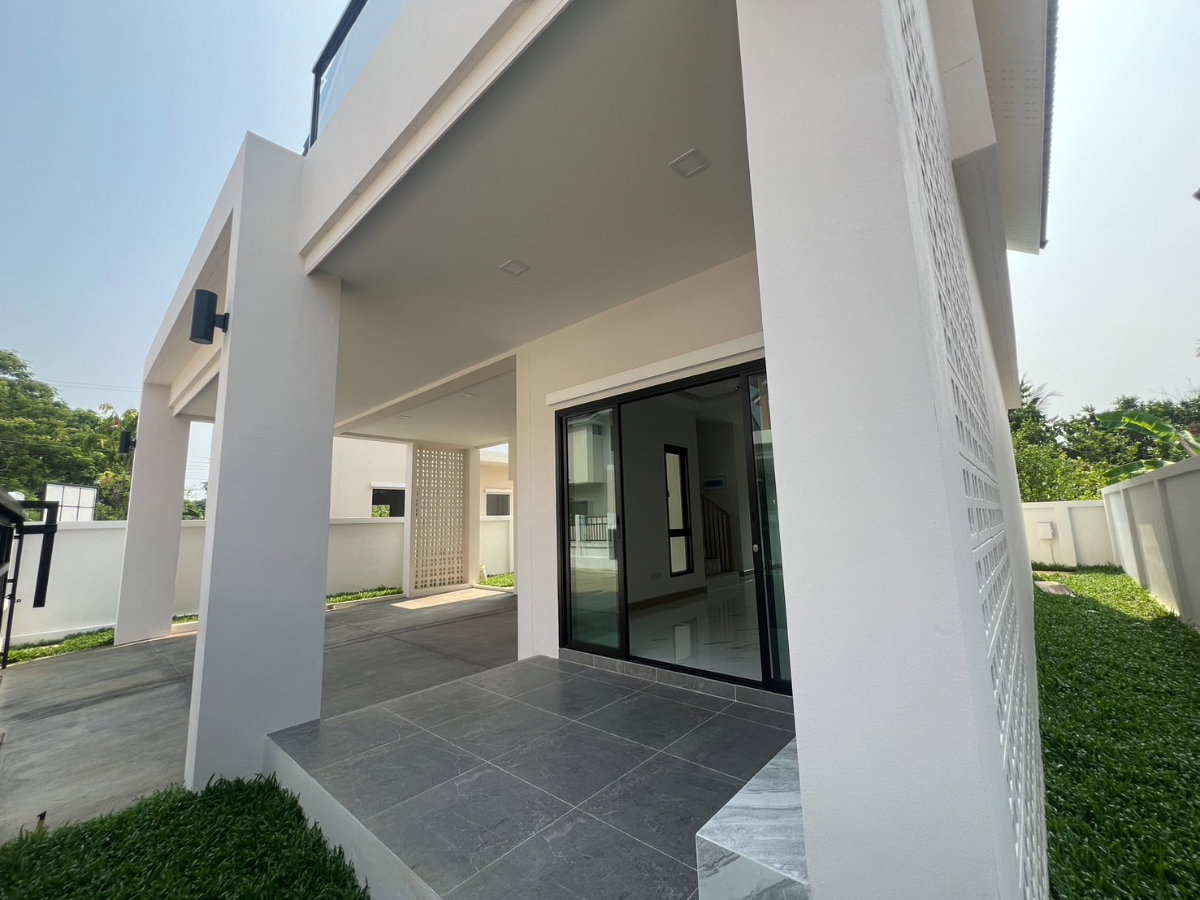 รูป ขายบ้านเดี่ยวสองชั้น บ้านนอกโครงการทำเลย่านเศรษฐกิจ บ้านใหม่แกะกล่อง !!!ฟรีโอน #C6MG100467 - รูปที่ 3/24