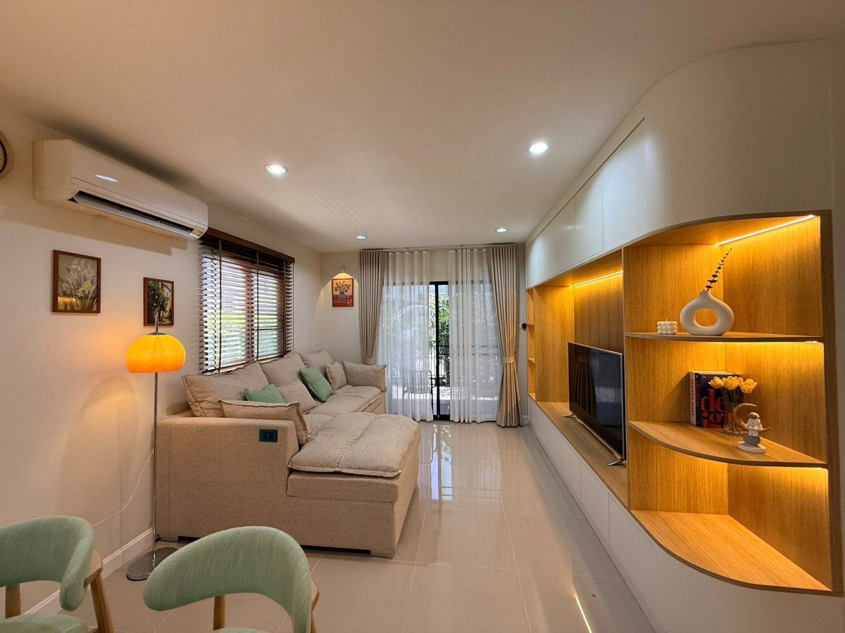 รูป  ขายบ้านเดี่ยว 2 ชั้น   บ้านในหมู่บ้านเงียบสงบ บ้านมือสองสภาพใหม่พร้อมโรงรถ   #CSP100915 - รูปที่ 2/16
