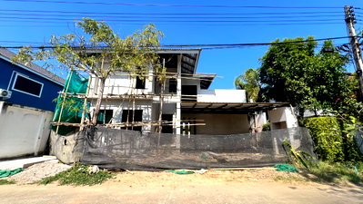 Houses for sale Hang Dong Chiang Mai :   Premium two-story pool villa for sale  4 bedrooms 5 bathrooms and 2 parkings 