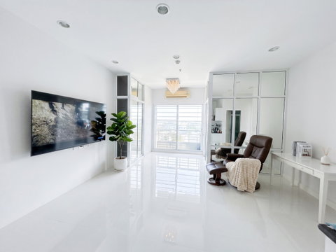 ให้เช่าคอนโด - ห้องสวย รีโนเวทใหม่ เหมือนได้ห้องใหม่ ทิศใต้ ไม่ร้อน REF. F28904