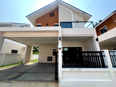 บ้านเดี่ยว รร.มงฟอร์ตวิทยาลัย แผนกมัธยม : ขายบ้านเดี่ยวสองชั้น   บ้านนอกโครงการทำเลย่านเศรษฐกิจ    บ้านใหม่แกะกล่อง  !!!ฟรีโอน    #C6MG100467  