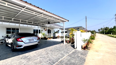 Houses for sale Saraphi Chiang Mai :   Single-storey detached house for sale  3 bedrooms 2 bathrooms and 2 parkings.  #CSRP101285