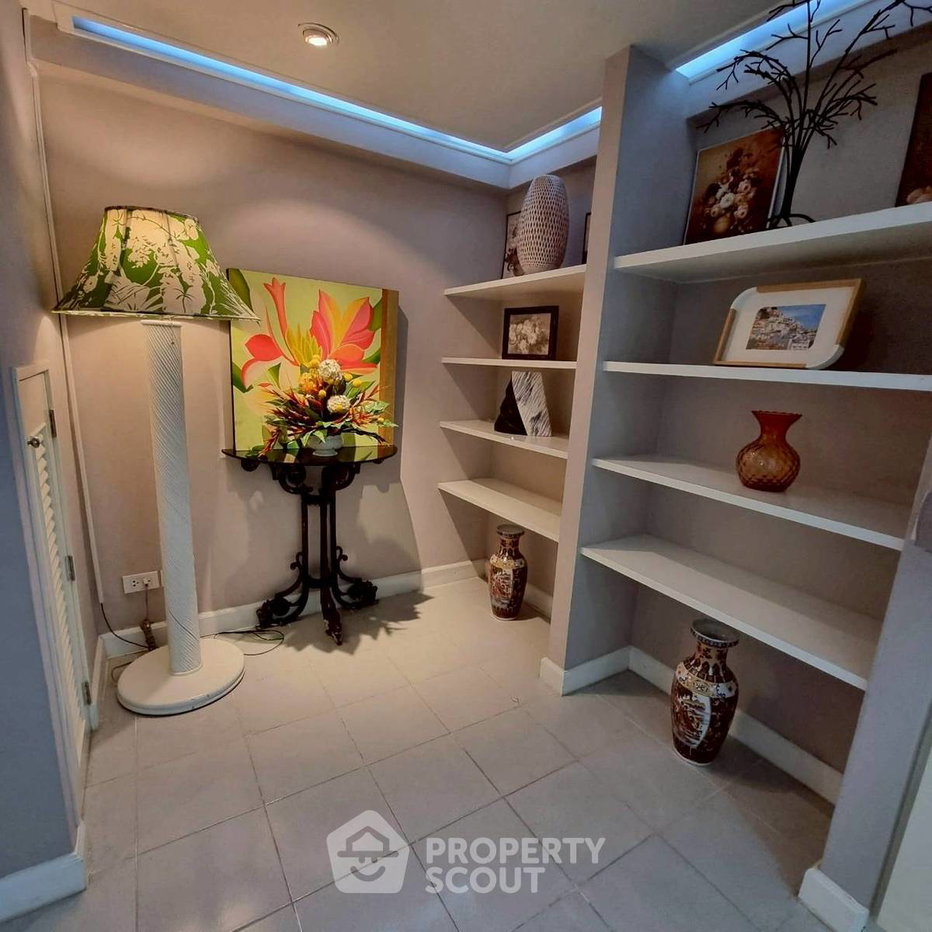 picture 2-BR Condo at Supalai Place Sukhumvit 39 near BTS Phrom Phong (ID 2928124) - 1/10