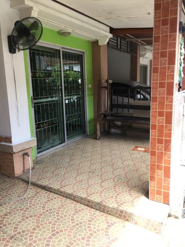ให้เช่าทาวน์โฮม 3 ห้องนอน 18 ตร.ว. เขตมีนบุรี