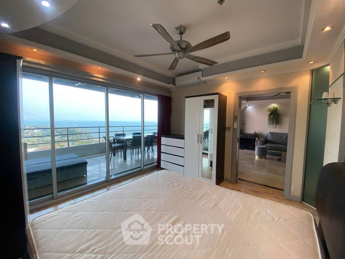 picture 2-BR Condo at View Talay 3 close to Phratamnak (ID 2160363) - 4/12