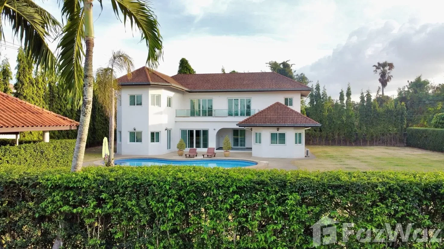 picture 6 Bedroom Villa for sale at St.James Park 6288945 - 18/19