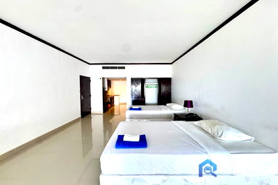 Condos for sale : Metro Jomtien Condotel beach front condo studio 71 sqm pool view and slight sea view