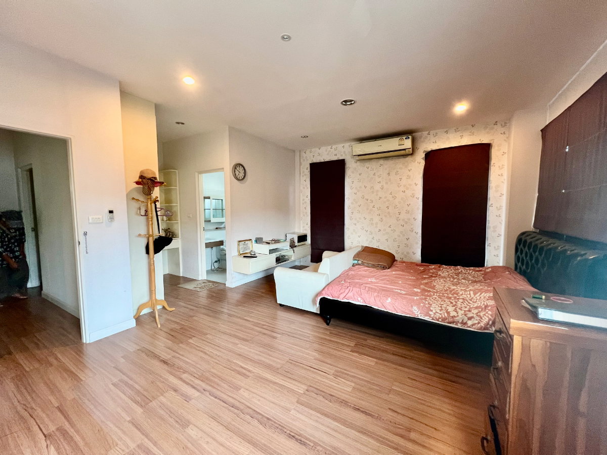 รูป 🏡 ขายบ้านเดี่ยว 2 ชั้น หมู่บ้านมัณฑนา พระราม 9 – ศรีนครินทร์ บ้านสวย พร้อมอยู่ เฟอร์ฯ และเครื่องใช้ไฟฟ้าครบ ทำเลศักยภาพ ใกล้รถไฟฟ้าสายสีส้ม - รูปที่ 21/38