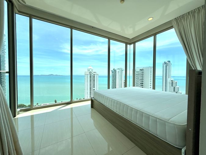 The Riviera Wongmat Beach Free‼️Internet WiFi *Corner Room* 