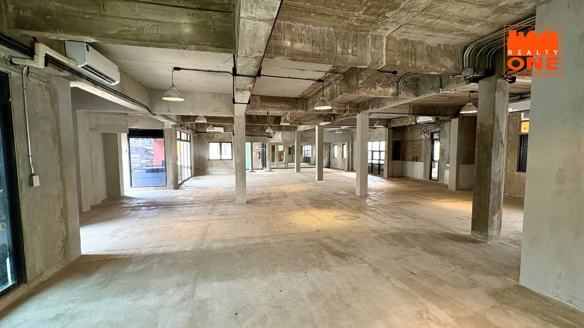 รูป  ขาย Home office ในหมู่บ้าน town in town ซอย 7, 3 ชั้น พื้นที่ใช้สอย 1,300 ตารางเมตร หลังมุม เหมาะกับหลากหลายธุรกิจ - รูปที่ 10/23