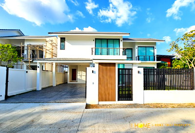 Houses for sale Donkaew Sub District Admin :   Two-storey detached house for sale  4 bedrooms 5 bathrooms and 2-4 parkings.  # C7MG100921