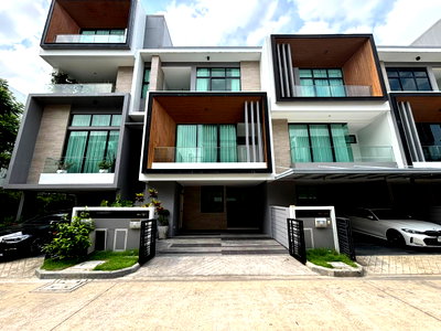 Houses for rent Bangkok : RS6207 For Rent: Nirvana Define Srinakarin – Rama 9, Modern Luxury House