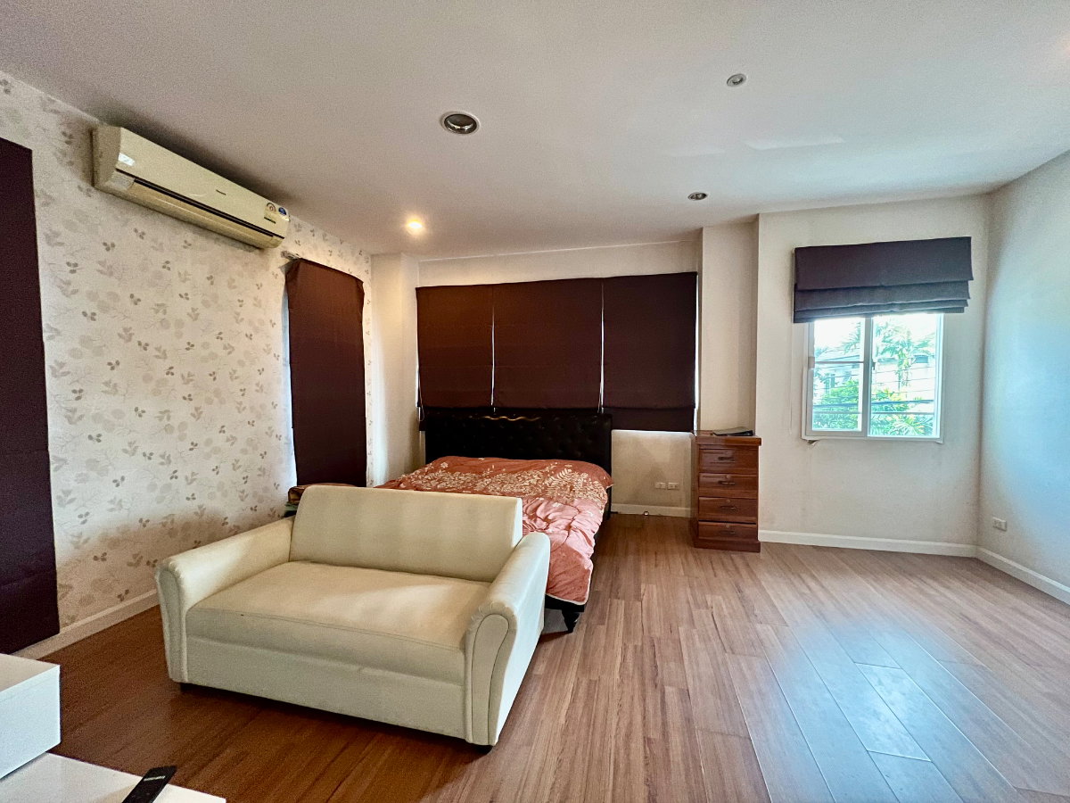 รูป 🏡 ขายบ้านเดี่ยว 2 ชั้น หมู่บ้านมัณฑนา พระราม 9 – ศรีนครินทร์ บ้านสวย พร้อมอยู่ เฟอร์ฯ และเครื่องใช้ไฟฟ้าครบ ทำเลศักยภาพ ใกล้รถไฟฟ้าสายสีส้ม - รูปที่ 24/38