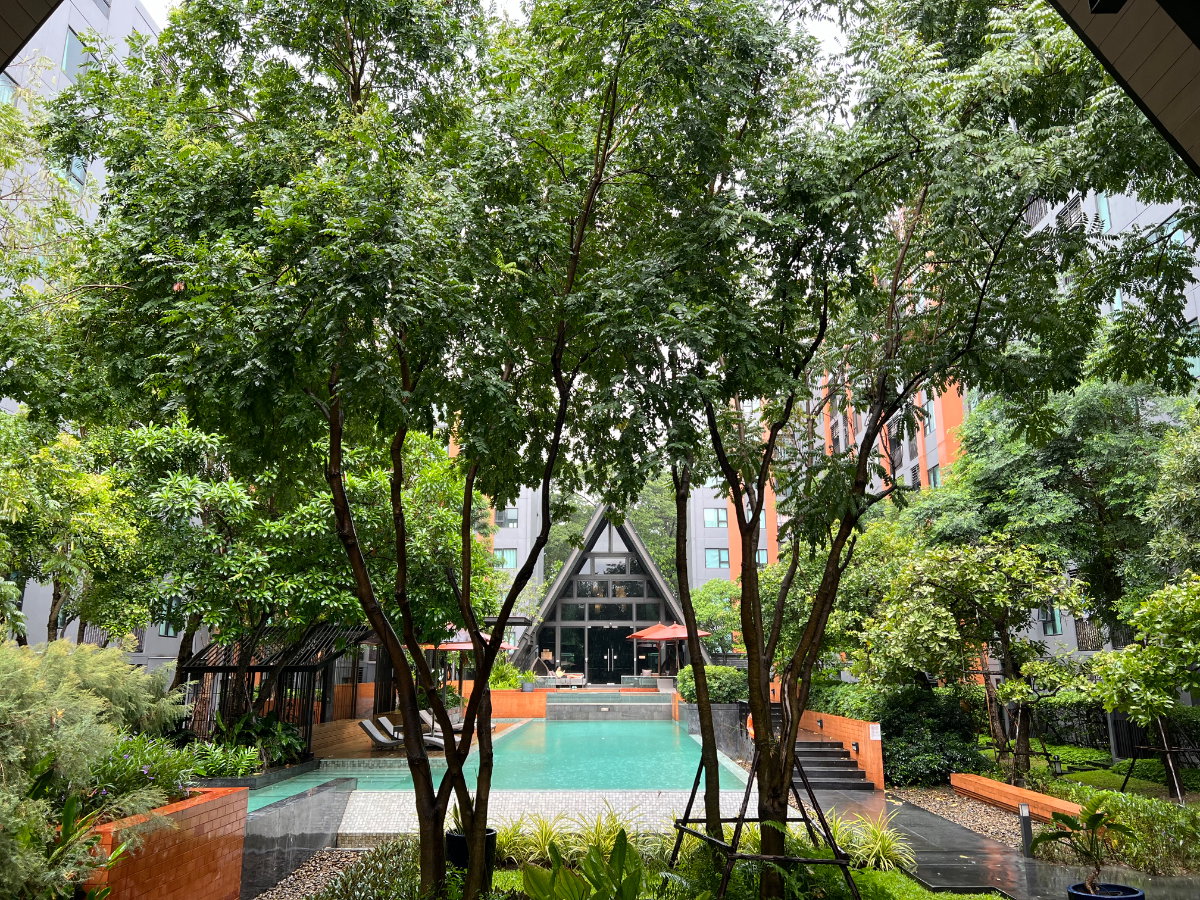 รูป ✅ให้เช่า escent ville วิวสระ ชั้น5 ,32ตรม 12,000บาท ☎️064-792-4426(เบญ) - รูปที่ 18/26