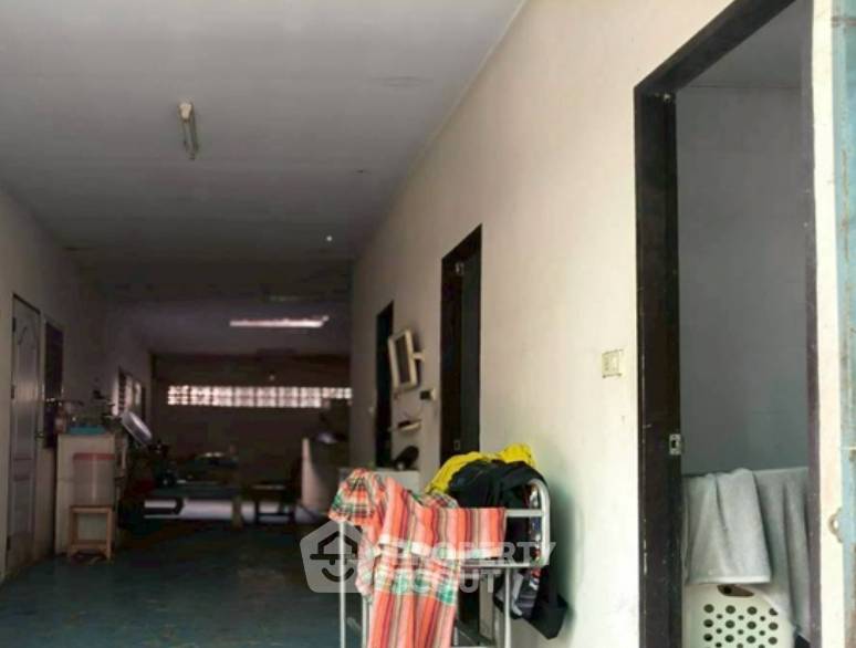 รูป ที่ดินสำหรับปล่อยขาย 1,992 ตารางเมตร แถว ใน สามวาตะวันตก (ID 2900820) - รูปที่ 2/3