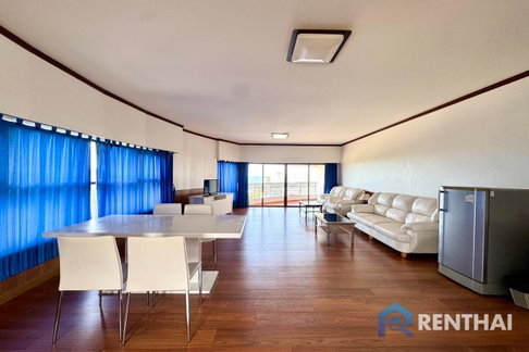 Beachfront condo for sale at Jomtien Beach – Metro Jomtien Condotel. Spacious 1 bedroom, 1 bathroom unit, 110 sqm. Large living space with direct beach access.