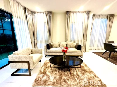 Houses for rent Bangkok : Luxurious 302 SqM 4-Bdrm Home in Nantawan Rama 9 - Now Renting! 1391562