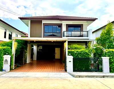 Houses for sale San Kamphaeng Chiang Mai :   Two-storey detached house for sale  4 bedrooms 4 bathrooms and 2 parkings.  #CSP100915