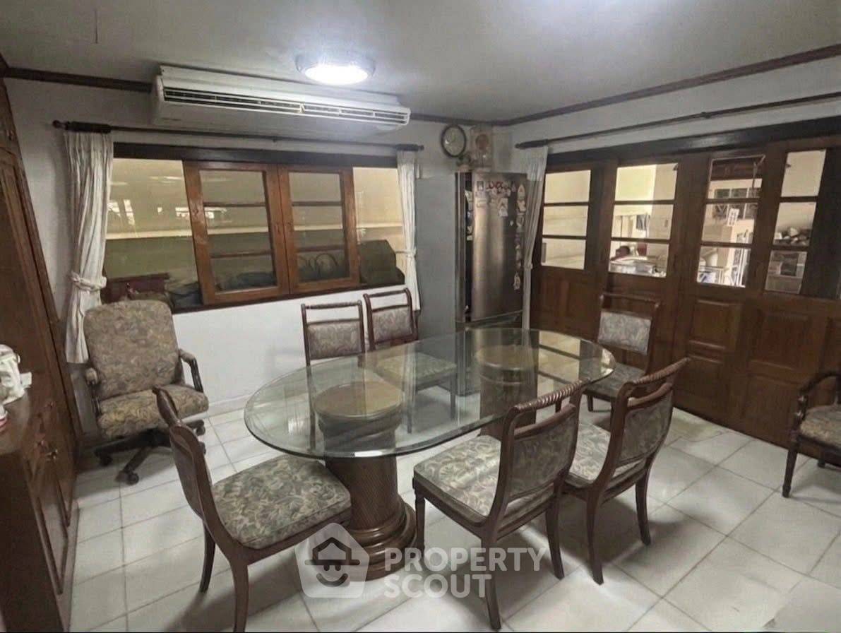 picture 4-BR House near BTS Phra Khanong (ID 2933778) - 8/18