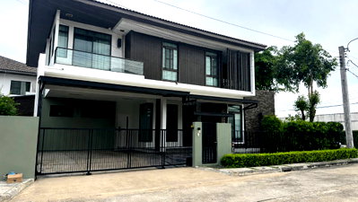 Houses for sale Bangkok : Luxury Corner Detached Model Home – Mantana Lake Watcharapol | Move-in Ready
