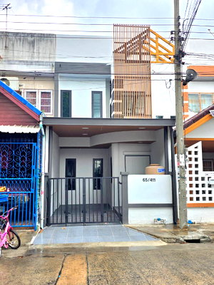 ทาวน์โฮม กรุงเทพมหานคร : ขาย ทาวน์เฮ้าส์ 2 ชั้น รีโนเวทใหม่ ทำเลดี ถนนเมน ถนนกว้างมาก หมู่บ้าน ธันยพฤกษ์ ซอยผดุงพันธ์ 11 หนองจอก
