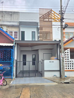 ขาย ทาวน์เฮ้าส์ 2 ชั้น รีโนเวทใหม่ ทำเลดี ถนนเมน ถนนกว้างมาก หมู่บ้าน ธันยพฤกษ์ ซอยผดุงพันธ์ 11 หนองจอก