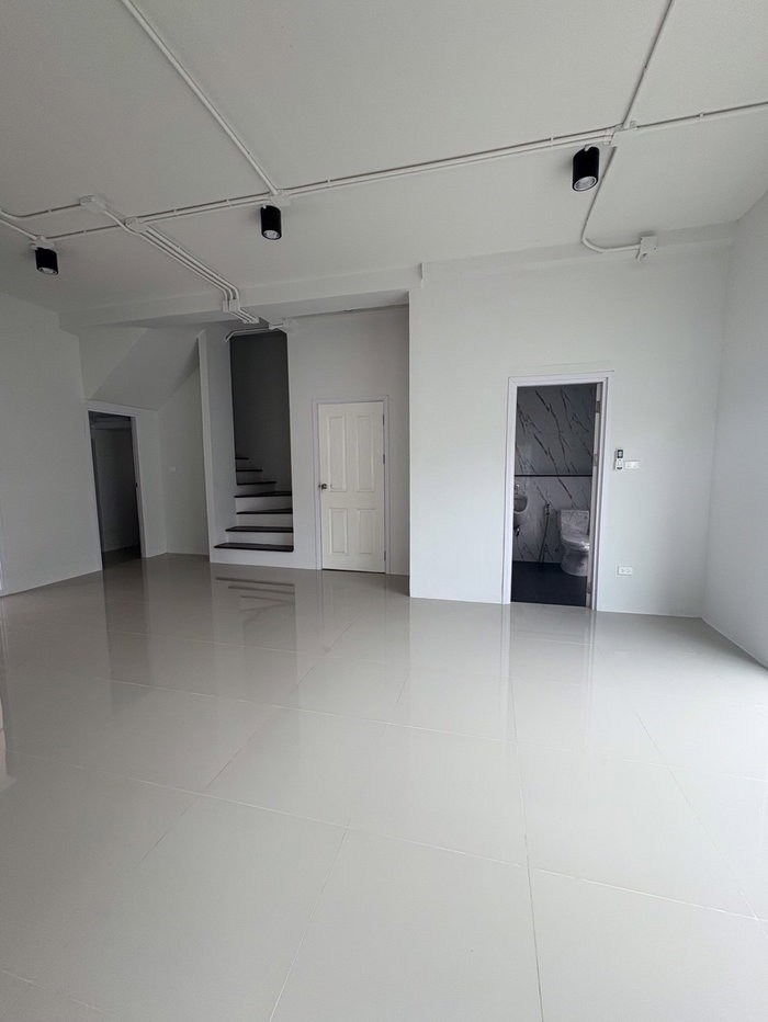 รูป ขาย Home Office 4 ชั้น รีโนเวทใหม่  ที่ The Terminal Suvarnabhumi - รูปที่ 2/8