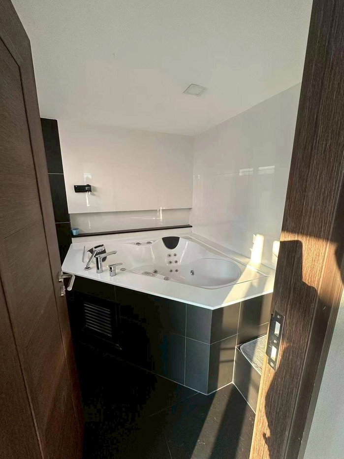 picture LTH15557 – Home Office for Rent Lat Krabang | Spacious Commercial Space | 120,000 THB | โฮมออฟฟิศให้เช่า ลาดกระบัง พื้นที่ขนาดใหญ่ เหมาะสำหรับธุรกิจ - 3/6