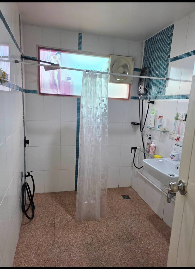 picture Modern Detached House for Rent in Chokchai 4 with Private Parking - 6/11
