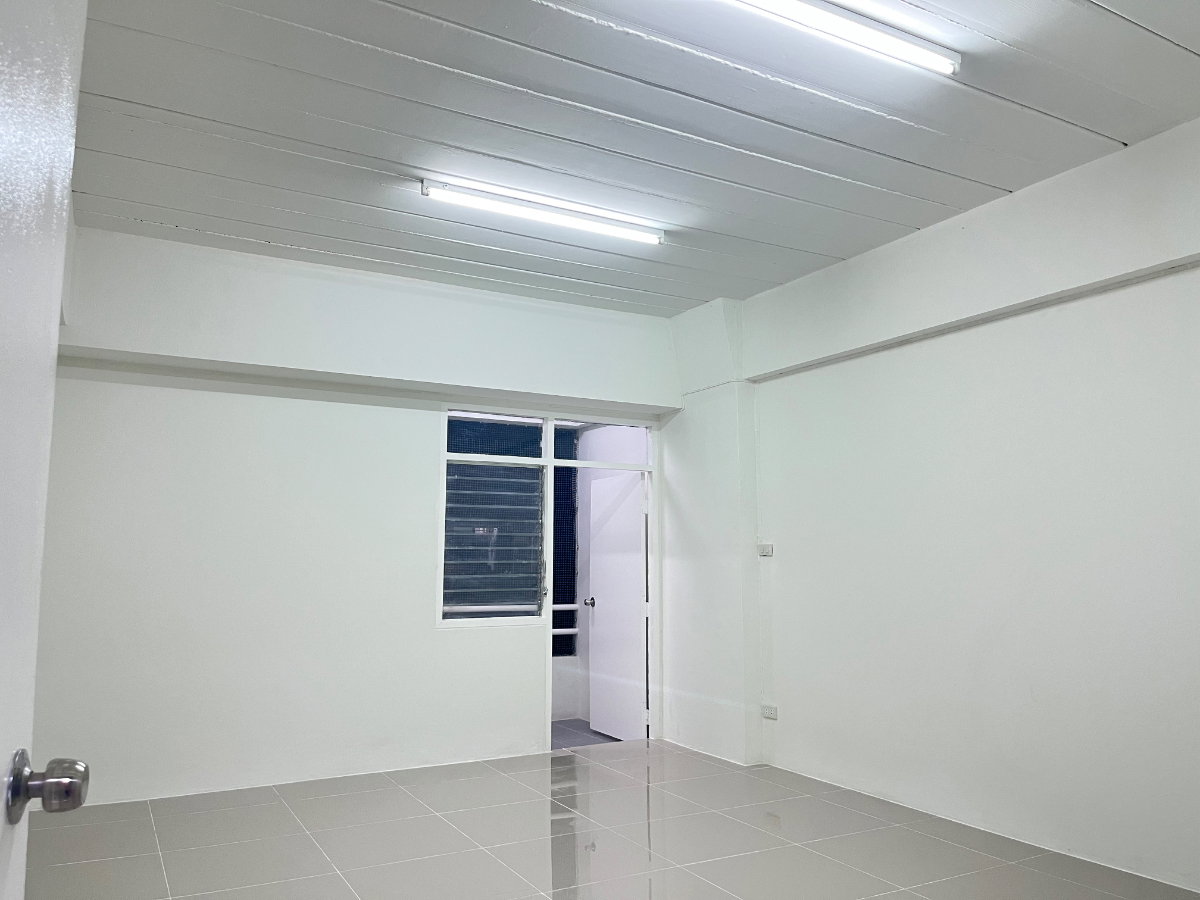 รูป ขายด่วน!! คอนโดสินเศรษฐีเรซิเดนซ์ทาวน์ 1 ชั้น8 ห้องรีโนเวทใหม่ - รูปที่ 1/6
