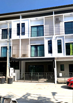 Townhouses for rent Bangkok : For rent: Patio Srinakarin Rama 9, near Wellington College International School (only 3 minutes away).