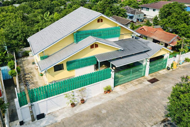รูป จอดรถได้ 4 คัน คฤหาสน์ 2 ชั้น 6นอน วชิรธรรมสาธิต 37-47 BTSปุณณวิถี 1.83 กม. Seacon Square ศรีนครินทร์ 2กม. MRTสวนหลวง ร.9 2กม. - รูปที่ 7/8