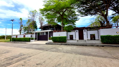 บ้านเดี่ยว นครชัยศรี นครปฐม : ขายบ้านกึ่งรีสอร์ท  อยู่ติดสนามกอล์ฟ โครงการกฤษดา ซิตี้ กอล์ฟ ฮิลล์(โครงการ 26) อ.นครชัยศรี จ.นครปฐม 