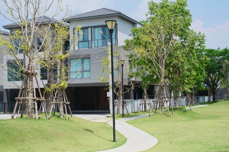 Twin houses for sale : ✅ Luxury 3-storey semi-detached house for sale, near Mega Bangna ✅ Baan Klang Muang The Edition Bangna