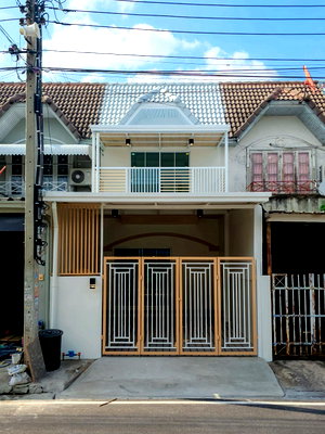Townhouses for sale : ✨Rom Ngao Mai Village – Beautiful Home in Prime Location, right on Wat Lat Pla Duk Road!✨