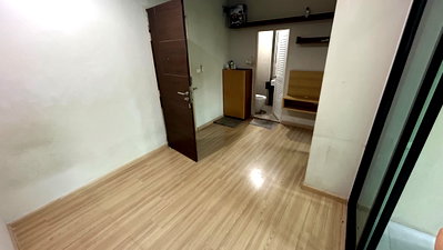 Condos for sale : Urgent sale! The Isis Condo, Korat. 33.39 sq m. 1 bedroom, 1 living room, 1 bathroom, 1 kitchen. Convenient location, next to Maharaj Hospital.