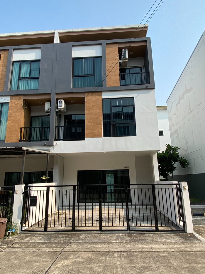 รูป ✅ทาวน์เฮ้าส์ 3 ชั้น หลังมุมหลังใหญ่มีสวนส่วนกลางด้านข้าง เนื้อที่ 24.30 ตร.ว.พร้อมแอร์ 2 ตัว - รูปที่ 1/19