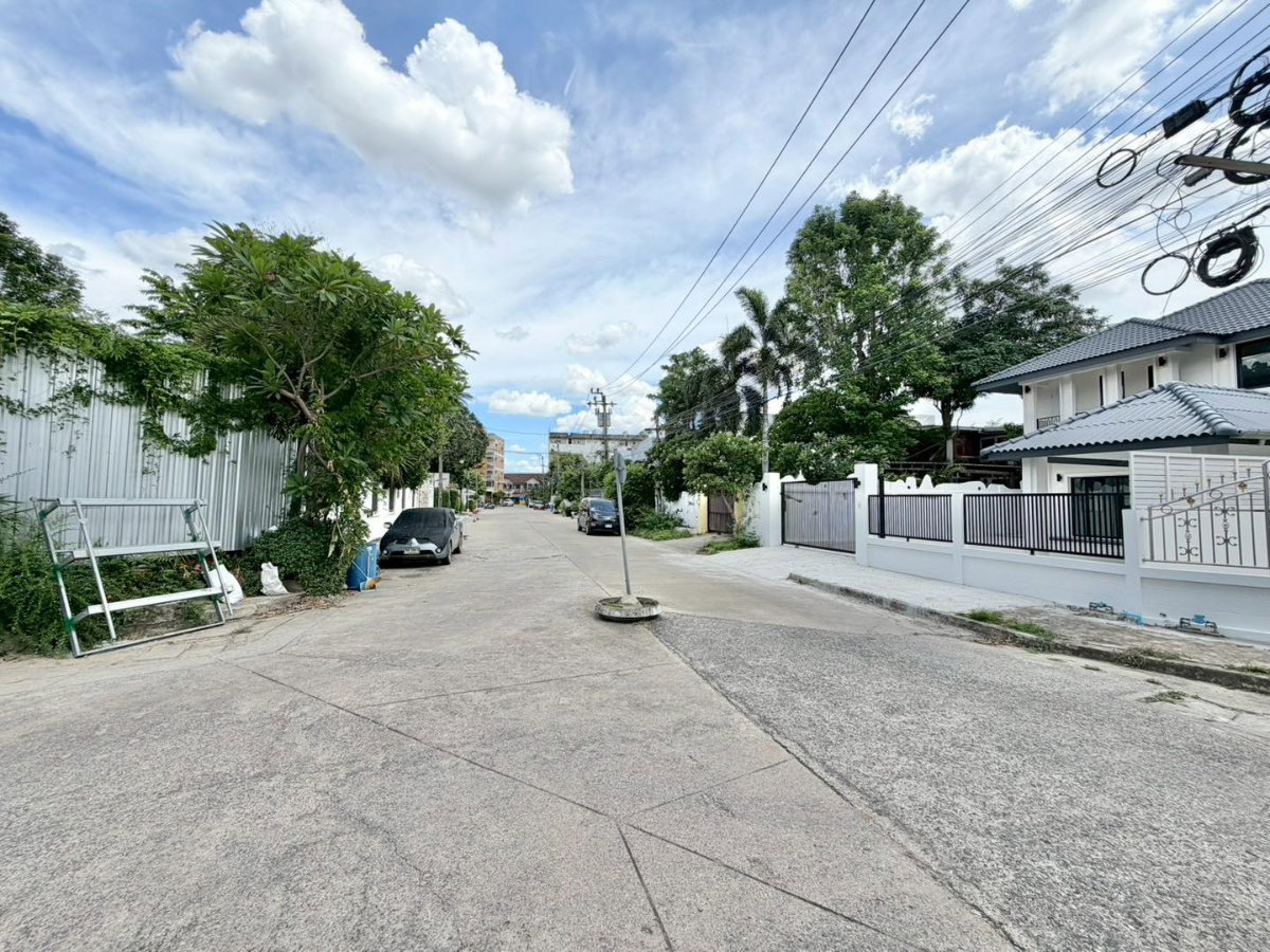 รูป หมู่บ้านกรุงทอง4 บ้านเดี่ยว 2 ชั้น ถนนนวมินทร์ ซอยนวมินทร์ 111 แขวงรามอินทรา เขตคันนายาว พื้นที่กว้างขวาง ราคาถูกคุ้ม - รูปที่ 47/49