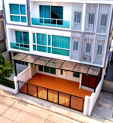 เช่าทาวน์โฮม สวนสยาม : ชอคโกแลตวิลล์ 700ม. ทาวน์โฮม 3 ชั้น 3 นอน 3 น้ำ ใกล้ รร.บดินทรเดชา2 950 ม. 20 ตร.ว. พร้อมแอร์ครบทุกชั้น ลาดปัฐวิกรณ์ 1.3 กม.