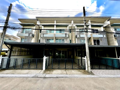 Townhouses for sale Bang Kapi : For Sale: 3-Storey Townhome at Town Avenue Rama 9 – Srinakarin Move-in Ready | Prime Location Near MRT Sri Kritha
