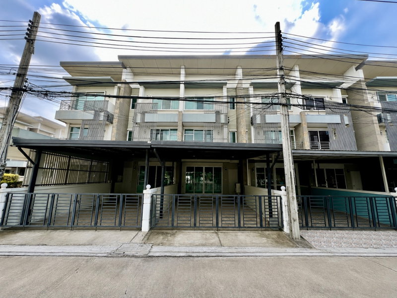 ขายทาวน์โฮม : ขายทาวน์โฮม 3 ชั้น Town Avenue Rama 9 – Srinakarin บ้านสภาพใหม่ พร้อมเข้าอยู่ ใกล้ MRT ศรีกรีฑา เดินทางสะดวก
