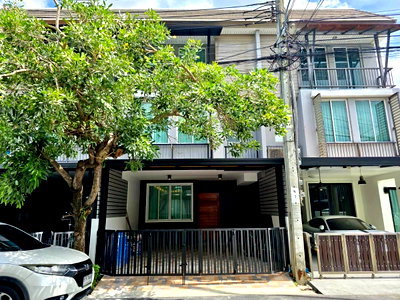 ทาวน์โฮม กรุงเทพมหานคร : ทาวน์เฮ้าส์ รีโนเวทใหม่ ทำเลดี หมู่บ้าน อารียา เดลี่ เกษตร-นวมินทร์ ถ.ลาดปลาเค้า แขวงจรเข้บัว เขตลาดพร้าว ใกล้เซ็นทรัลรามอินทรา