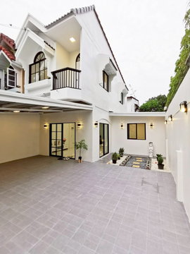 Townhouse for sale : Phet Phailin Village, Soi Phraya Suren 35, Land area 31 square wah, 3 bedrooms 2 bathrooms, Fully furnished