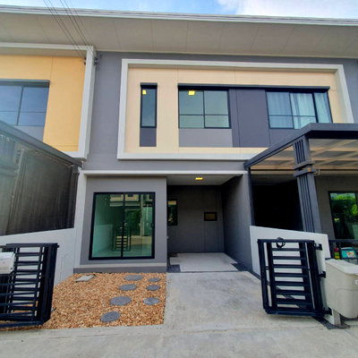 Townhouses for sale North Bangkok University  : Siriplace phahol 52 for sale undermarket price