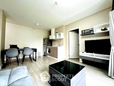 Condos for sale 700 Year Sports Arena Chiang Mai : 2-BR Condo at Nakorn Ping Condominium in Chang Phueak (ID 2353368)