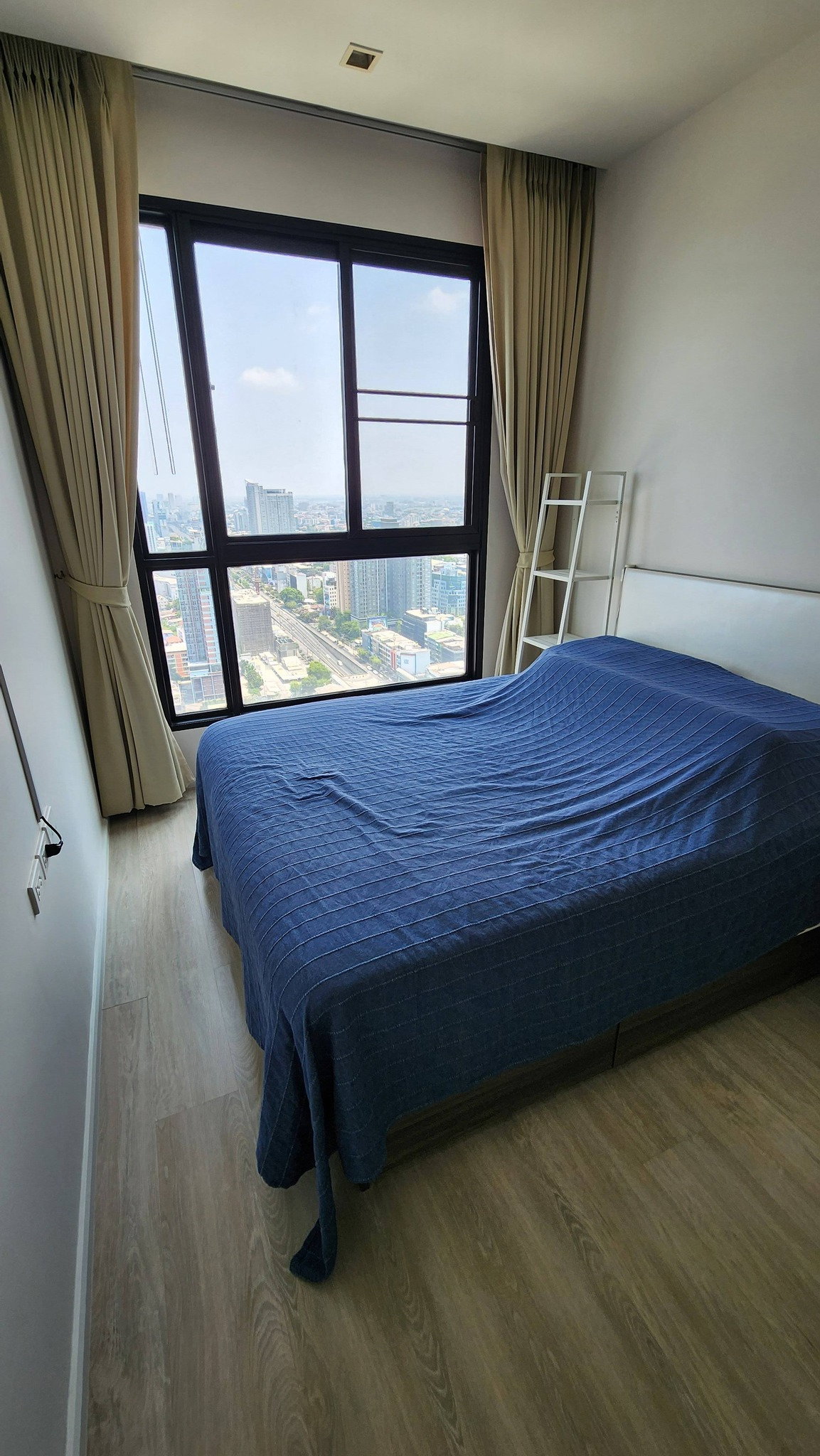P-50985 — ให้เช่าคอนโด ชั้น 32 Quinn Condo Ratchada ใกล้ MRT สุทธิสาร 085-592-2897 Line: @easythaihome