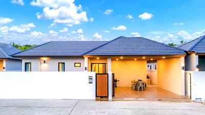 Houses for rent Chonburi : Pool Villa for Rent East Pattaya Modern Luxury Private Garden