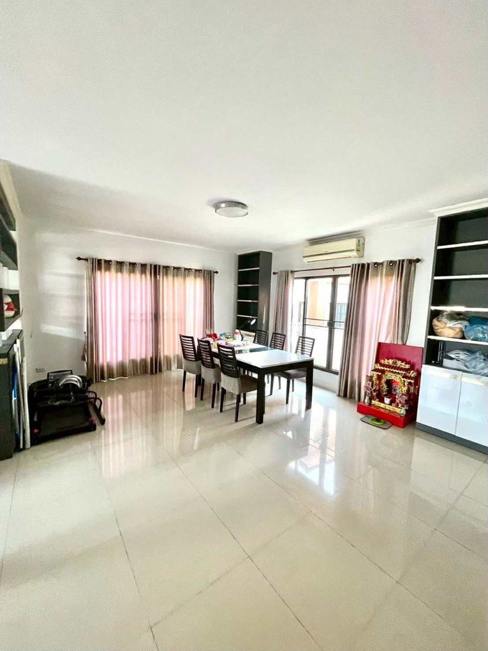 รูป บ้านในโครงการหมู่บ้าน ระบบรักษาความปลอดภัย 24 ชม. ทำเลเด่นย่านศูนย์การค้า ย่านโรงเรียนนานาชาติ #CHD101798 - รูปที่ 11/27
