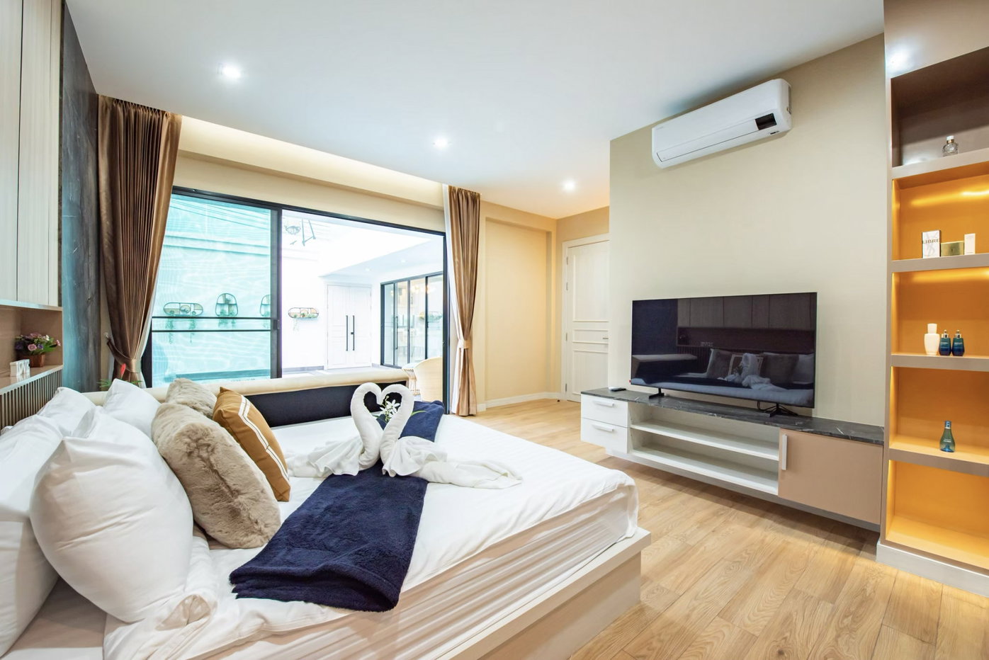 รูป House for Sale Huai Yai Modern English Style Pool Villa - รูปที่ 13/21