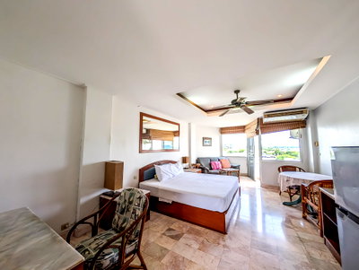 ขายคอนโด : Somphong Condotel Studio for Sale Na Jomtien Sea View Condo